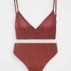 Roxy WILDBABE SET - Bikini - Marsala -Roxy Magasin En Ligne 0f35d8e17d4a42869660d24e38f8eb60