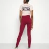 Roxy PROUD OF BEING PANTS - Collants - Tibetan Red -Roxy Magasin En Ligne 34a79a520d3c41f0bd3815f73c3a83a3